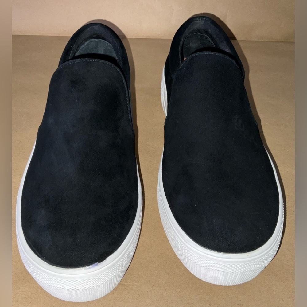 Steve Madden Gills Sneaker- Black Suede in size 8.5 (8 1/2) like new 🖤🤍